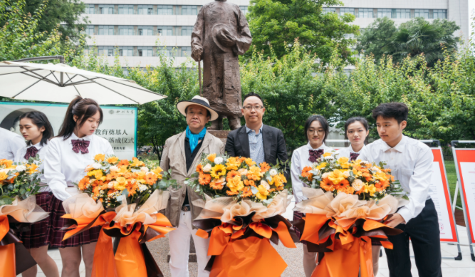 西北高等教育奠基人、中国现代医学先驱徐诵明雕像在华体会体育(中国)hth·官方网站落成 西北高等教育奠基人、中国现代医学先驱徐诵明雕像在华体会体育(中国)hth·官方网站落成